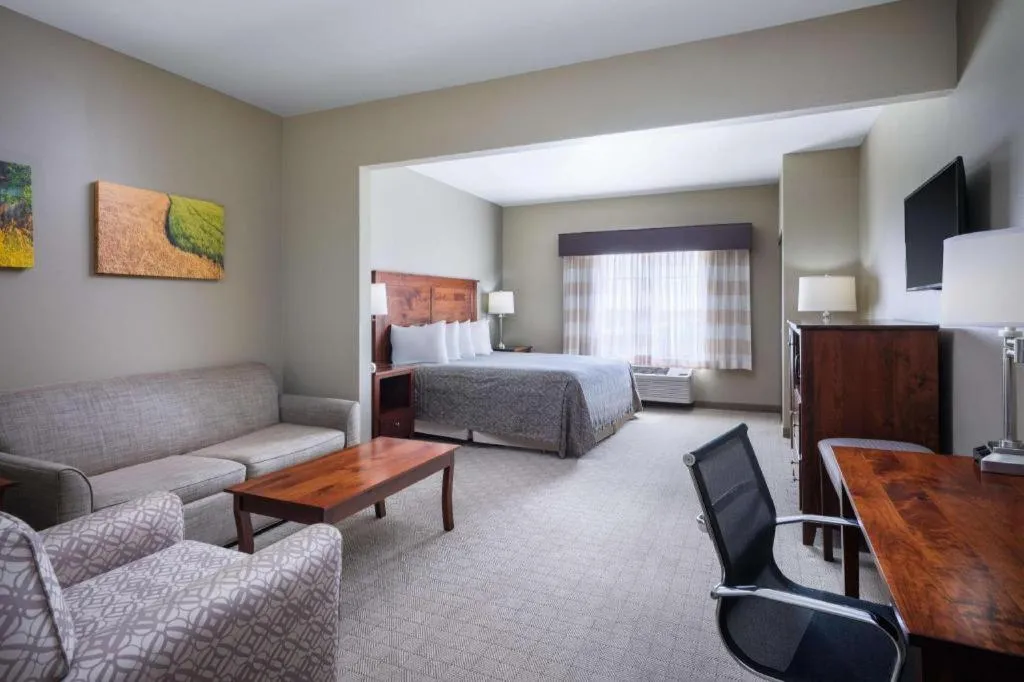 Bed in Green Mill Village Hotel & Suites, BW Signature Collection