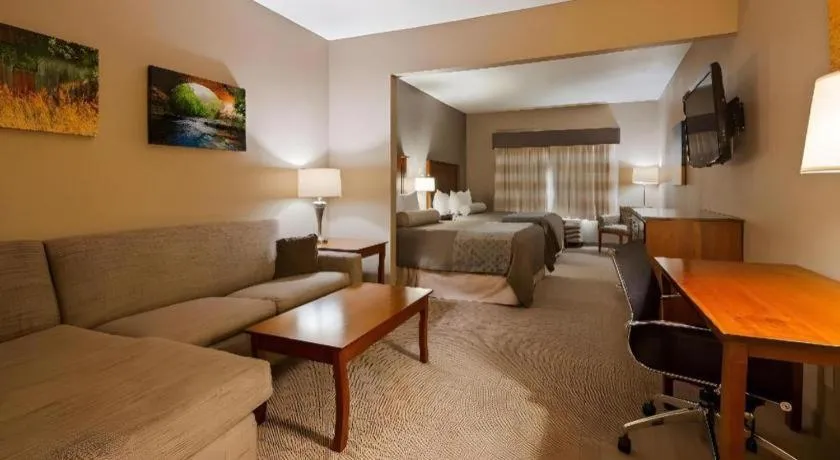 Green Mill Village Hotel & Suites, BW Signature Collection