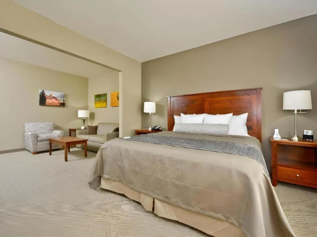Bed in Green Mill Village Hotel & Suites, BW Signature Collection