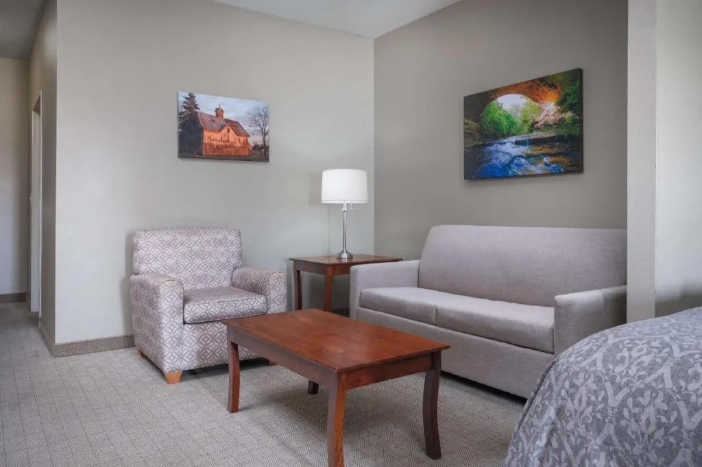 Green Mill Village Hotel & Suites, BW Signature Collection