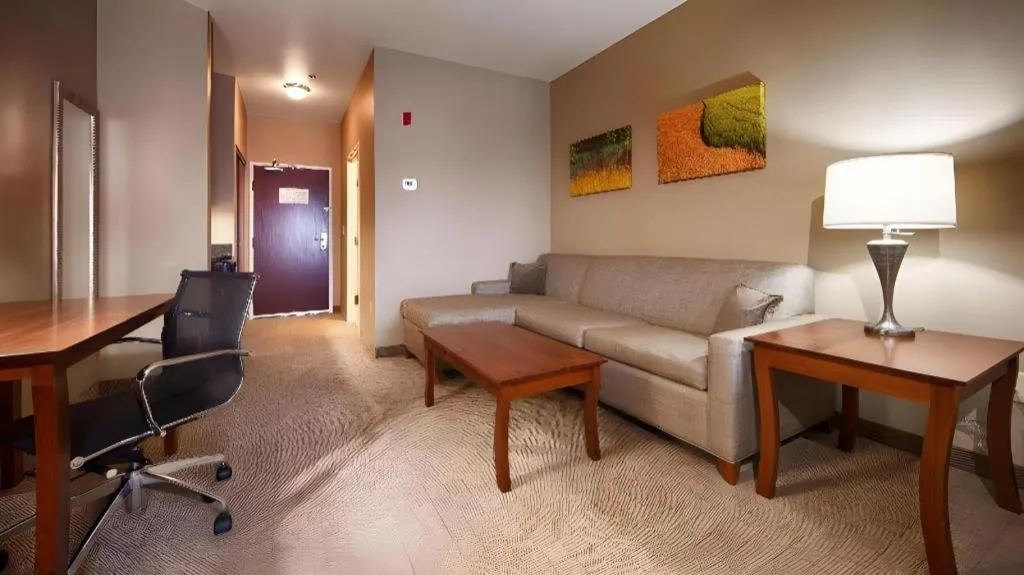 Green Mill Village Hotel & Suites, BW Signature Collection