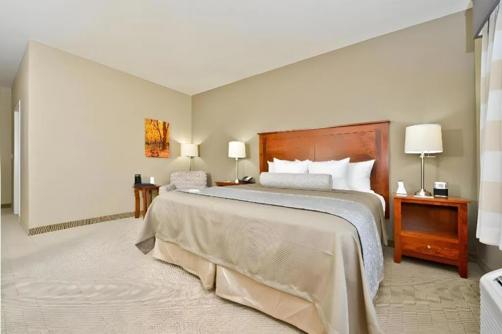 Bed in Green Mill Village Hotel & Suites, BW Signature Collection