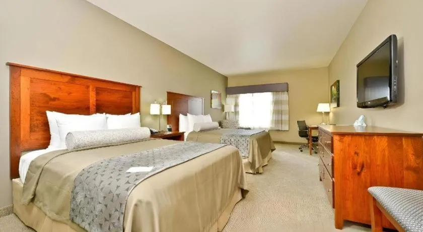 Bed in Green Mill Village Hotel & Suites, BW Signature Collection