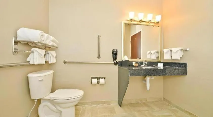 Green Mill Village Hotel & Suites, BW Signature Collection