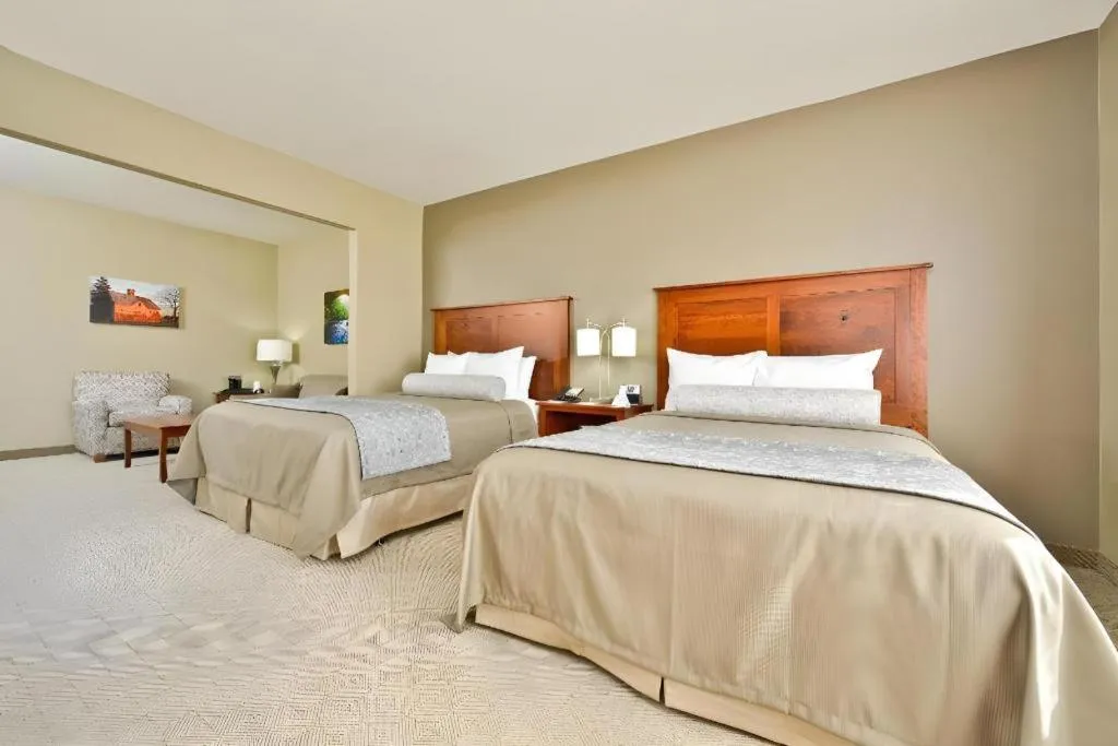 Bed in Green Mill Village Hotel & Suites, BW Signature Collection