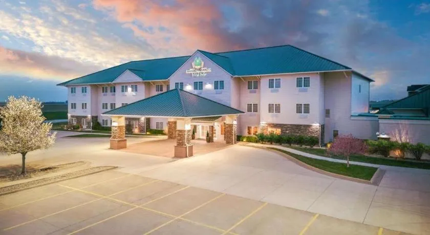 Green Mill Village Hotel & Suites, BW Signature Collection