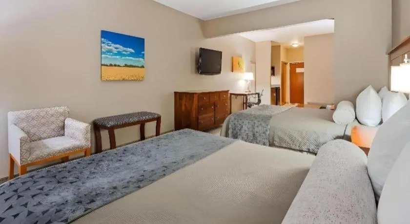Bed in Green Mill Village Hotel & Suites, BW Signature Collection