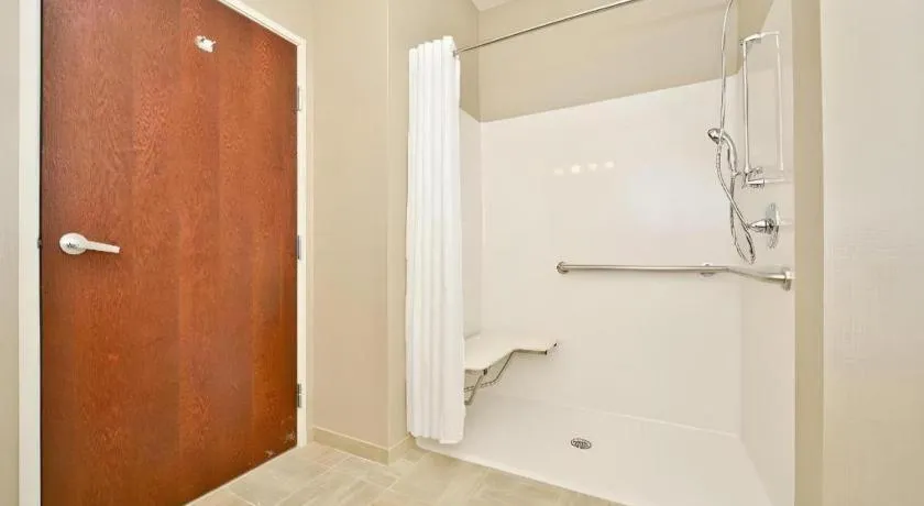 Green Mill Village Hotel & Suites, BW Signature Collection