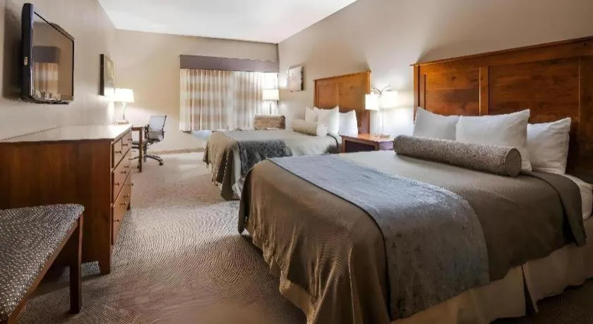 Bed in Green Mill Village Hotel & Suites, BW Signature Collection