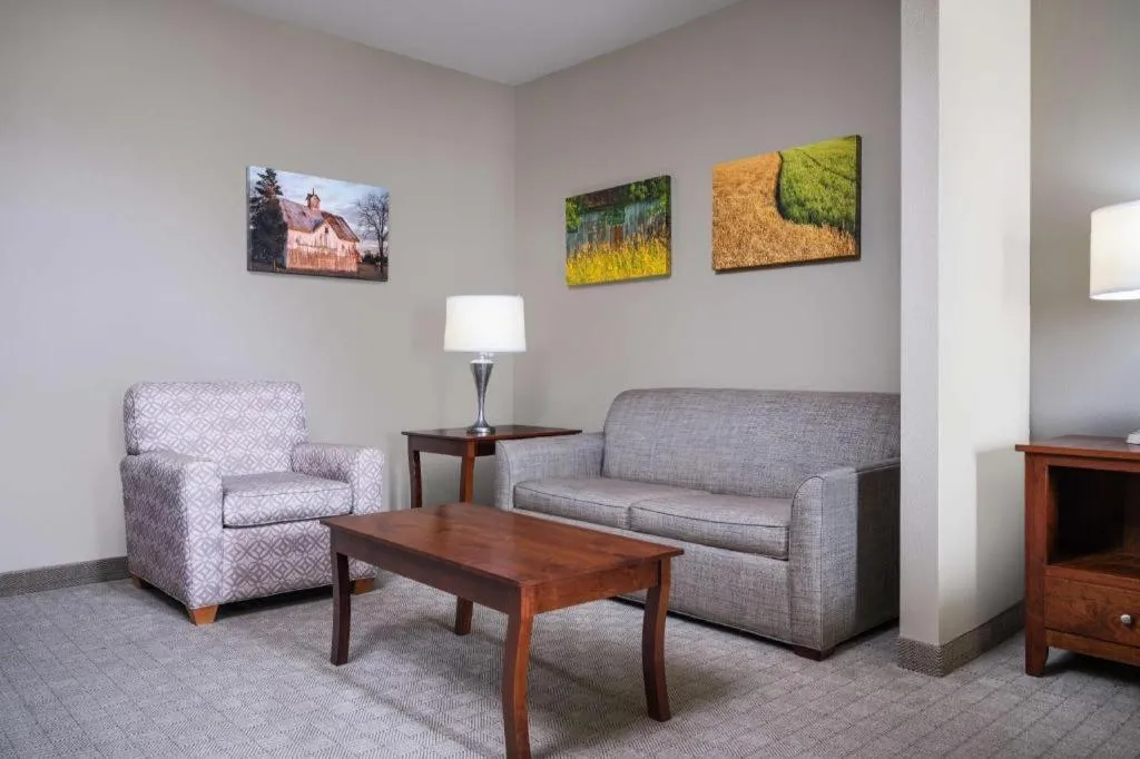 Green Mill Village Hotel & Suites, BW Signature Collection