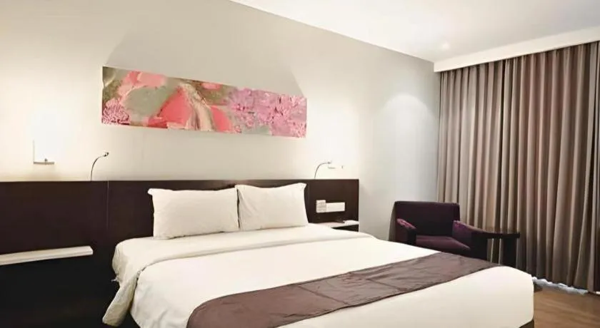 Bed in M - Regency Hotel