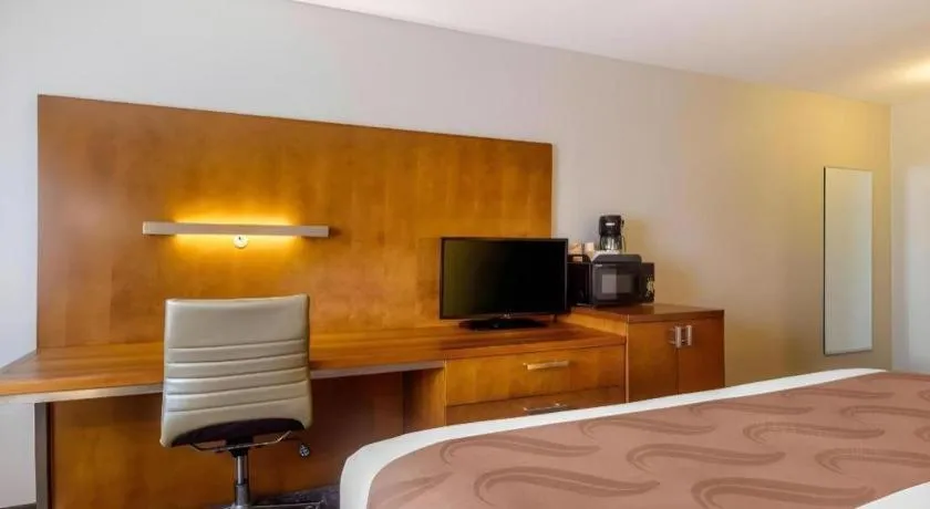 Bed in Quality Inn Danville