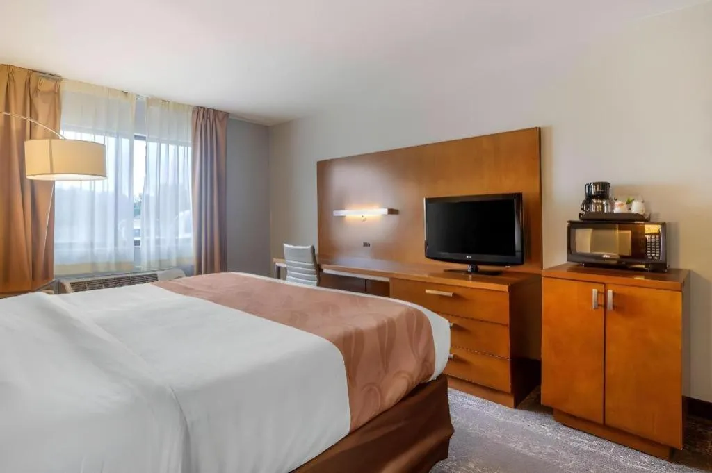 Bed in Quality Inn Danville