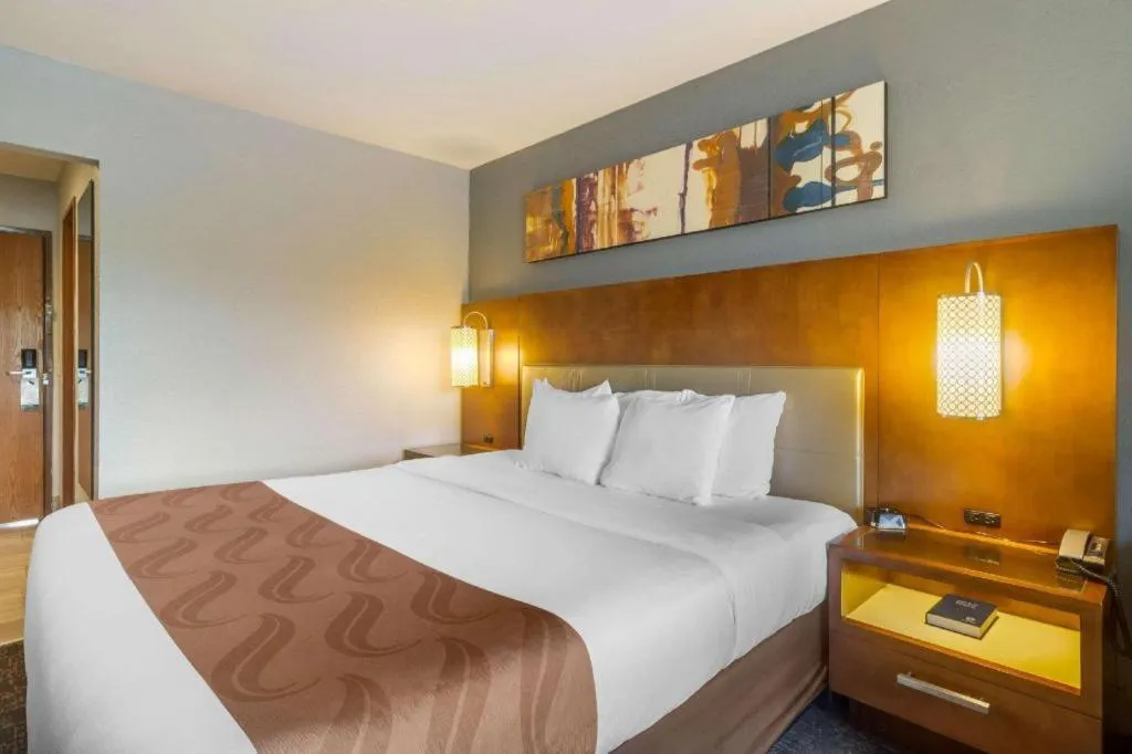 Bed in Quality Inn Danville