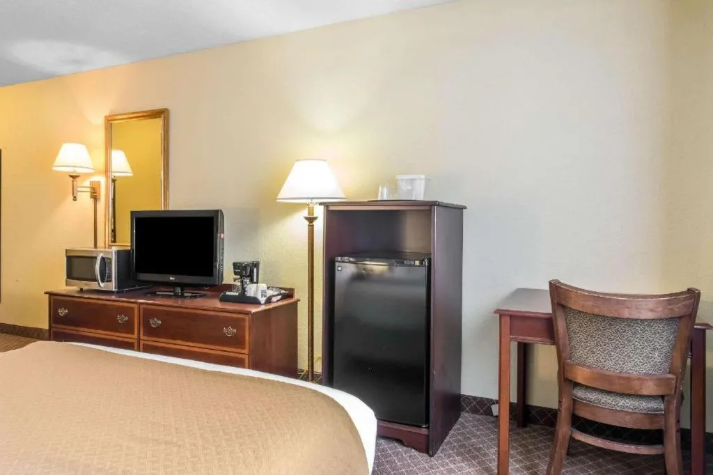 Bed in Quality Inn Danville