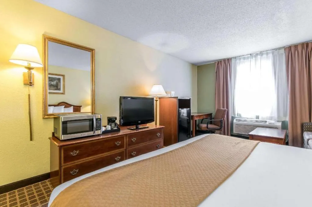 Bed in Quality Inn Danville