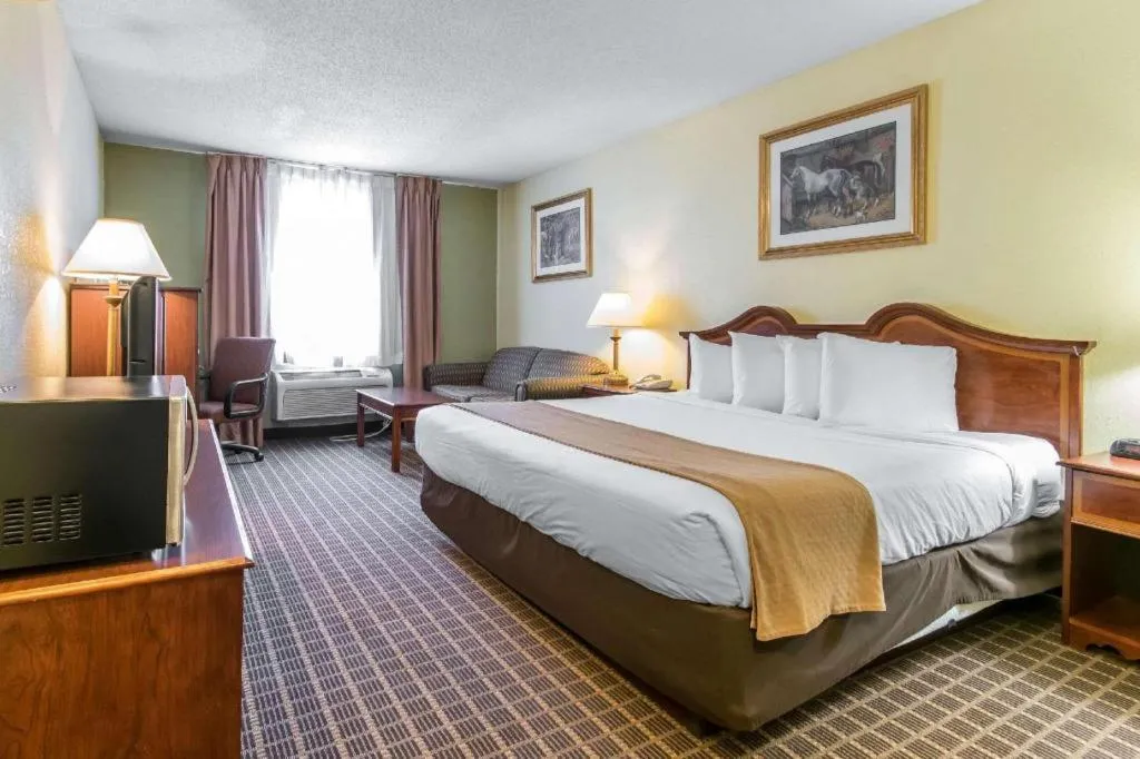 Bed in Quality Inn Danville