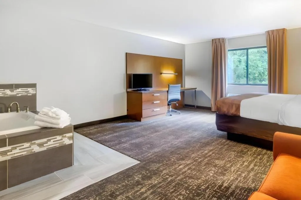 Bed in Quality Inn Danville