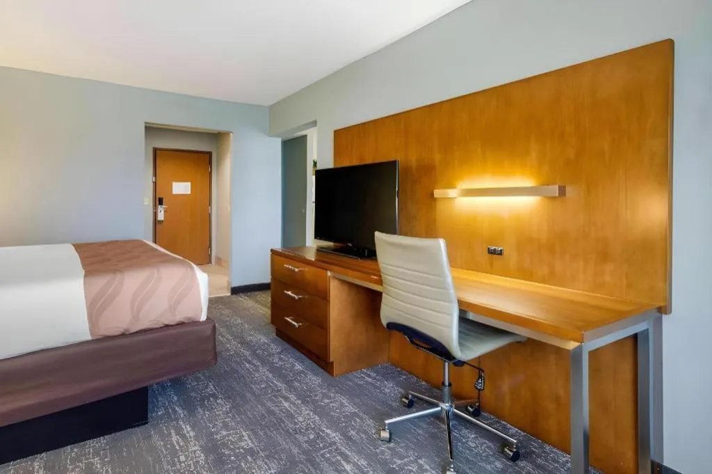 Bed in Quality Inn Danville