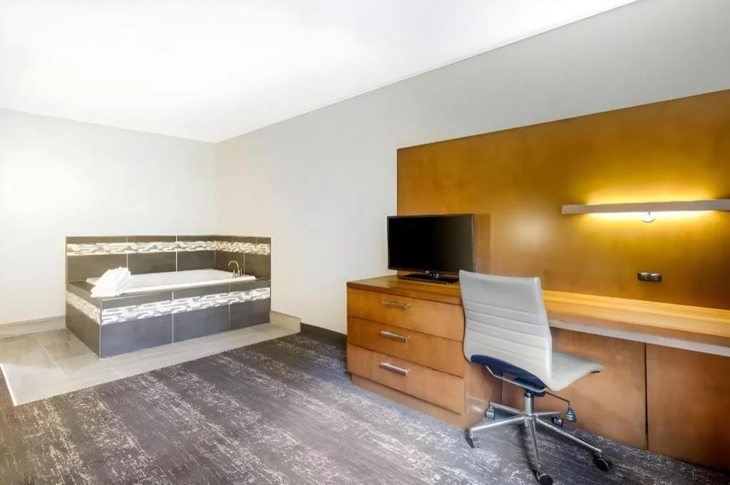 Bed in Quality Inn Danville