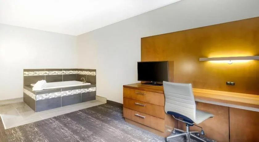 Bed in Quality Inn Danville