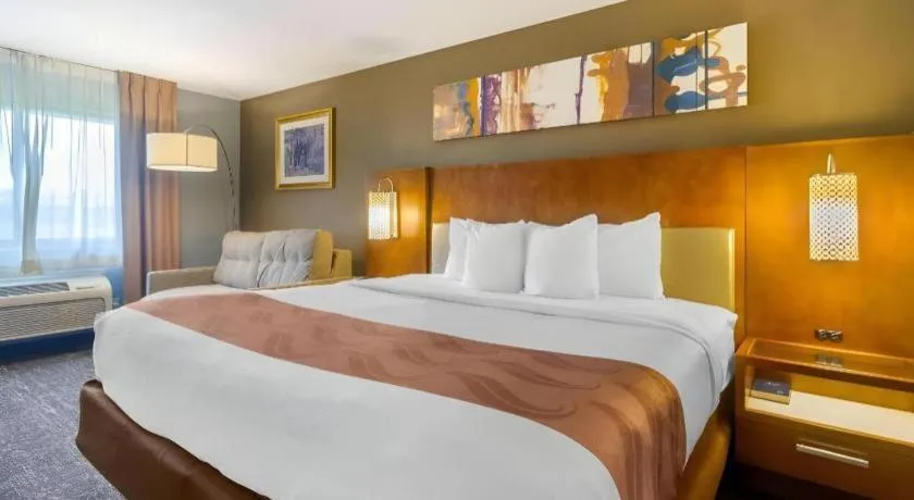 Bed in Quality Inn Danville