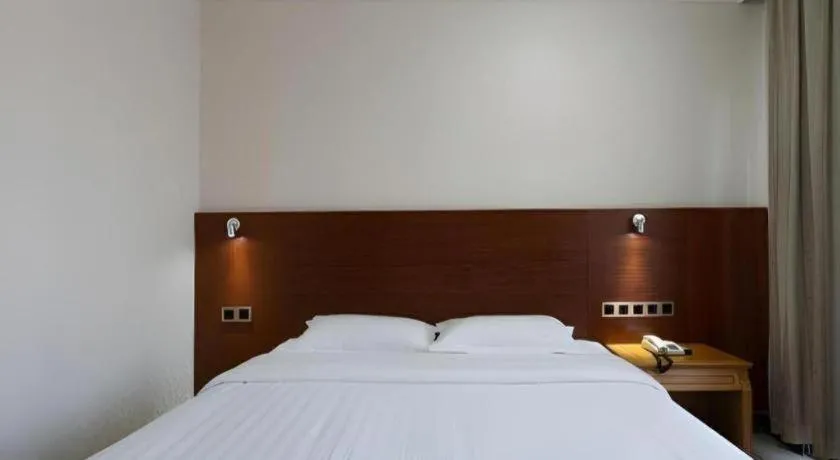 Bed in Nanfang Dasha Hotel