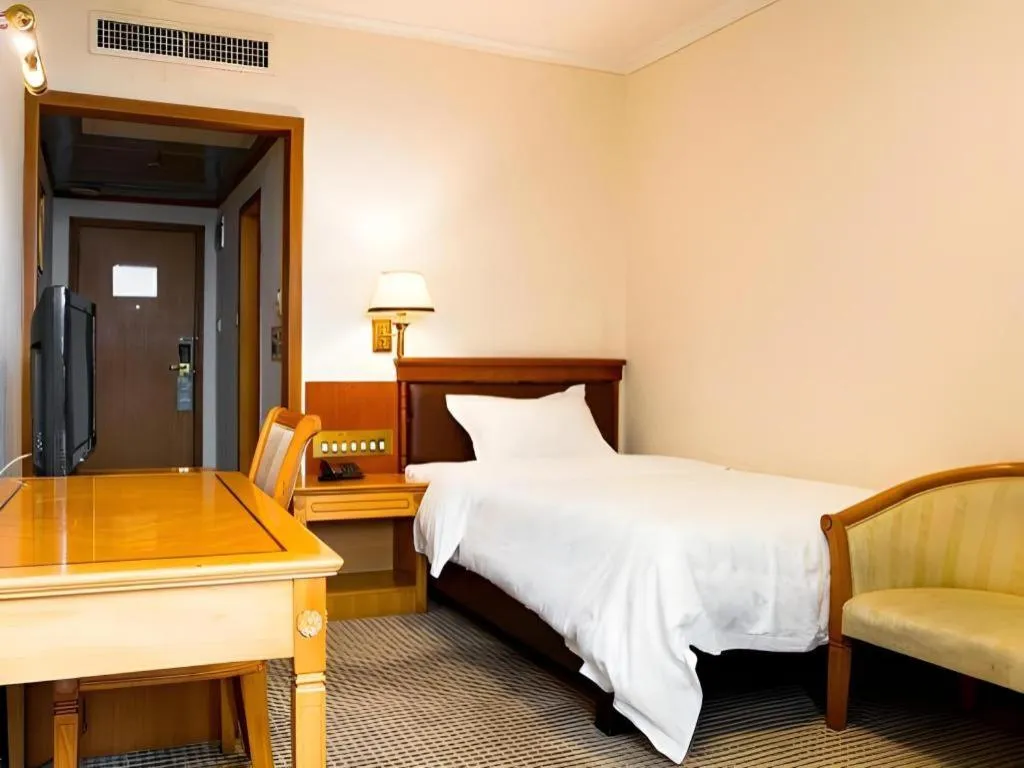 Bed in Nanfang Dasha Hotel