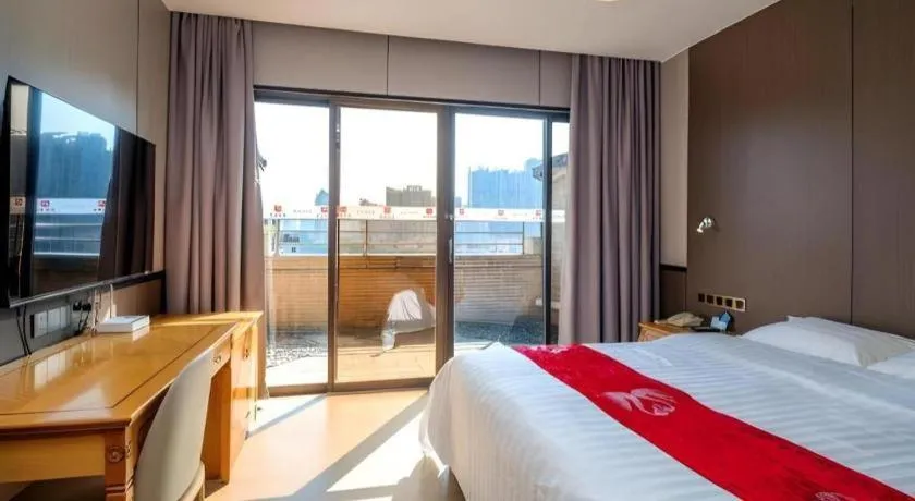 Bed in Nanfang Dasha Hotel