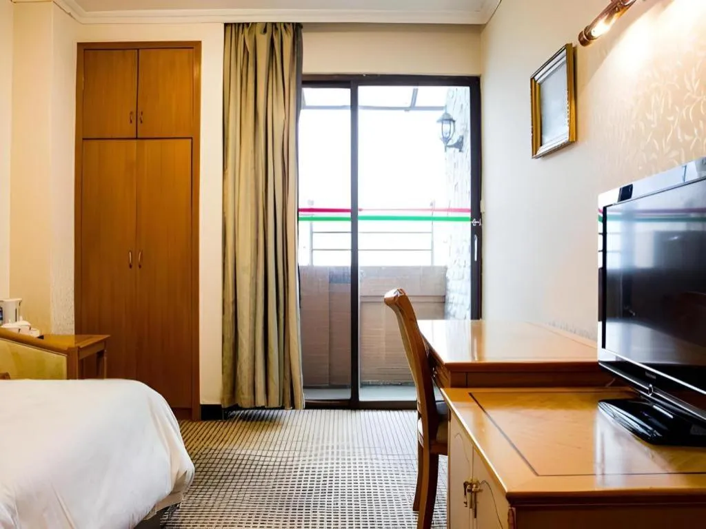 Bed in Nanfang Dasha Hotel