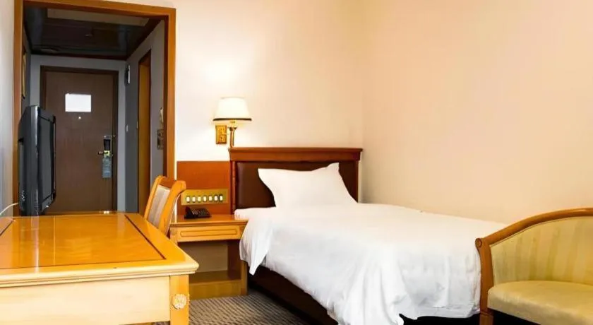 Bed in Nanfang Dasha Hotel