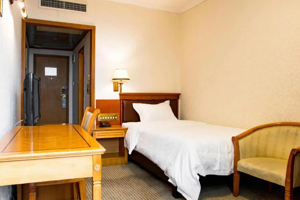 Bed in Nanfang Dasha Hotel