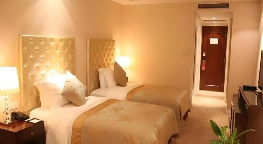 Bed in Dongfang Jianguo Hotel Wuhan