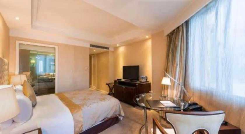 Bed in Dongfang Jianguo Hotel Wuhan