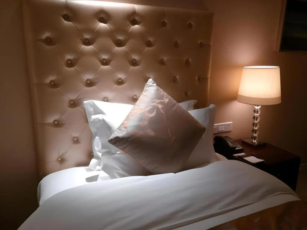 Bed in Dongfang Jianguo Hotel Wuhan