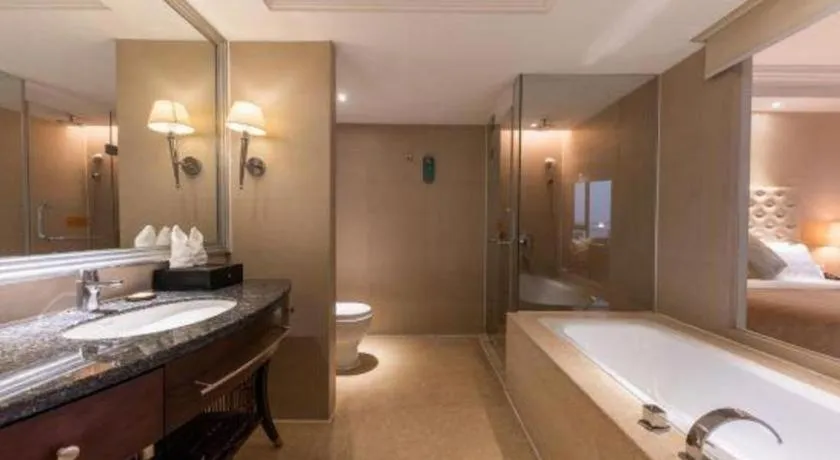 Bed in Dongfang Jianguo Hotel Wuhan