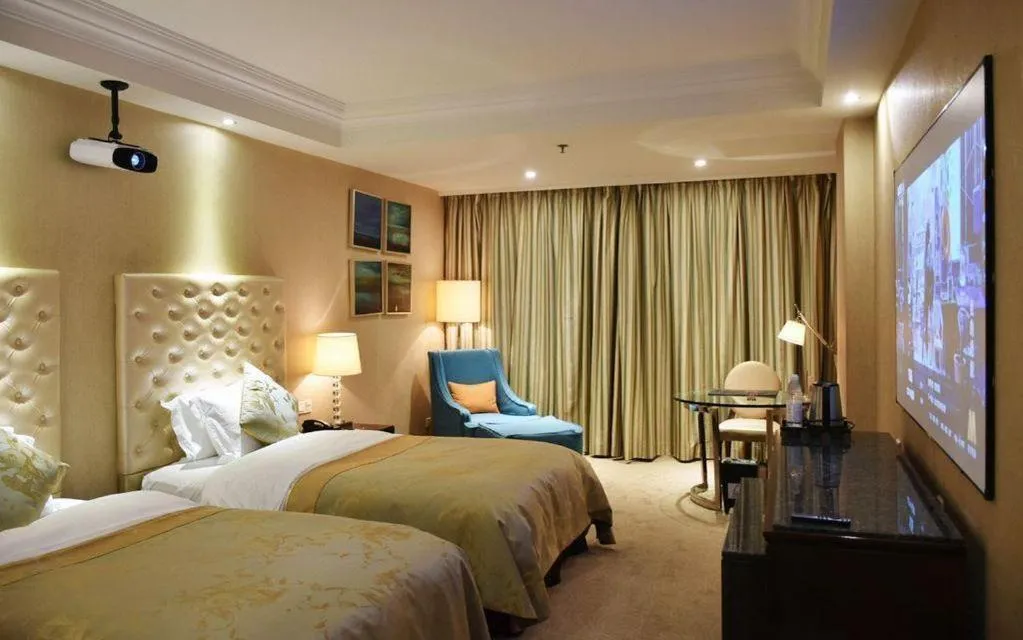 Bed in Dongfang Jianguo Hotel Wuhan