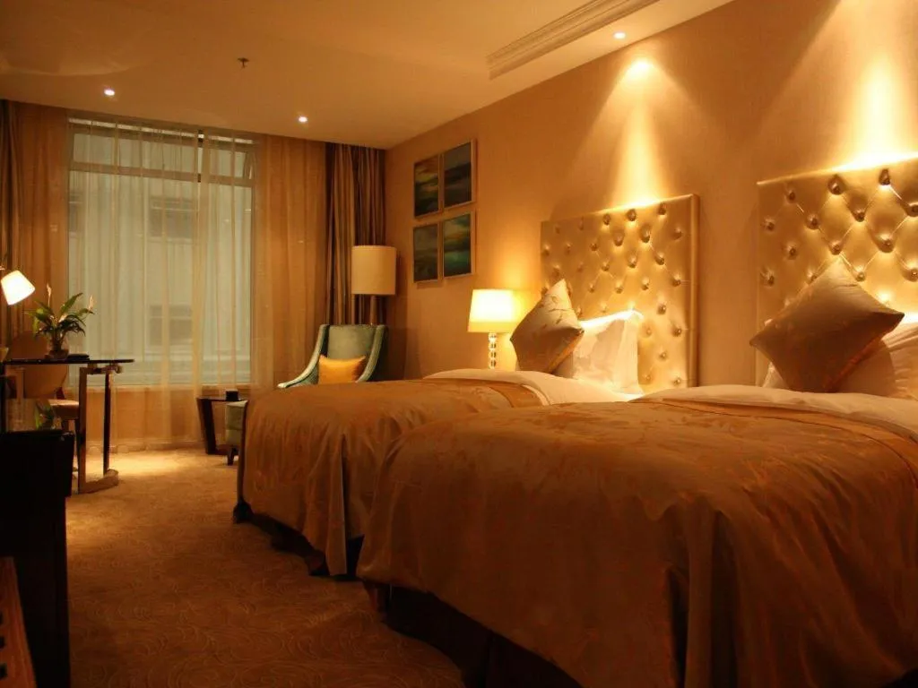 Bed in Dongfang Jianguo Hotel Wuhan