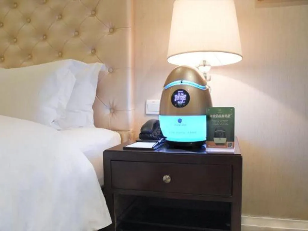 Bed in Dongfang Jianguo Hotel Wuhan