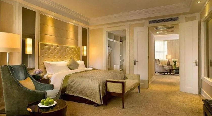 Bed in Dongfang Jianguo Hotel Wuhan