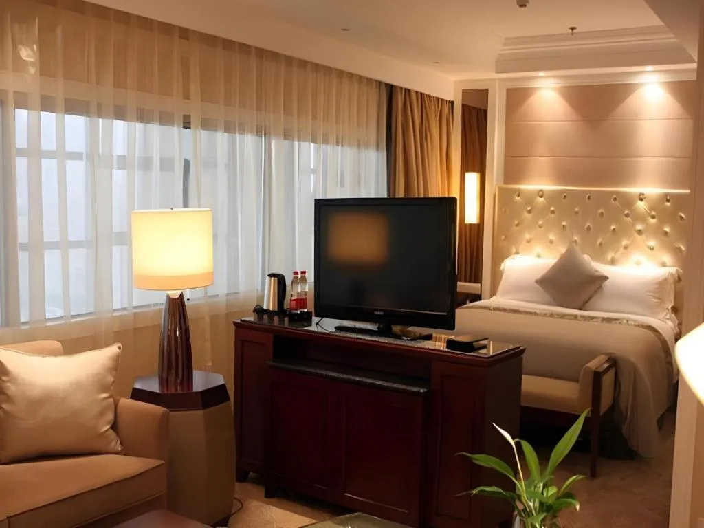 Bed in Dongfang Jianguo Hotel Wuhan