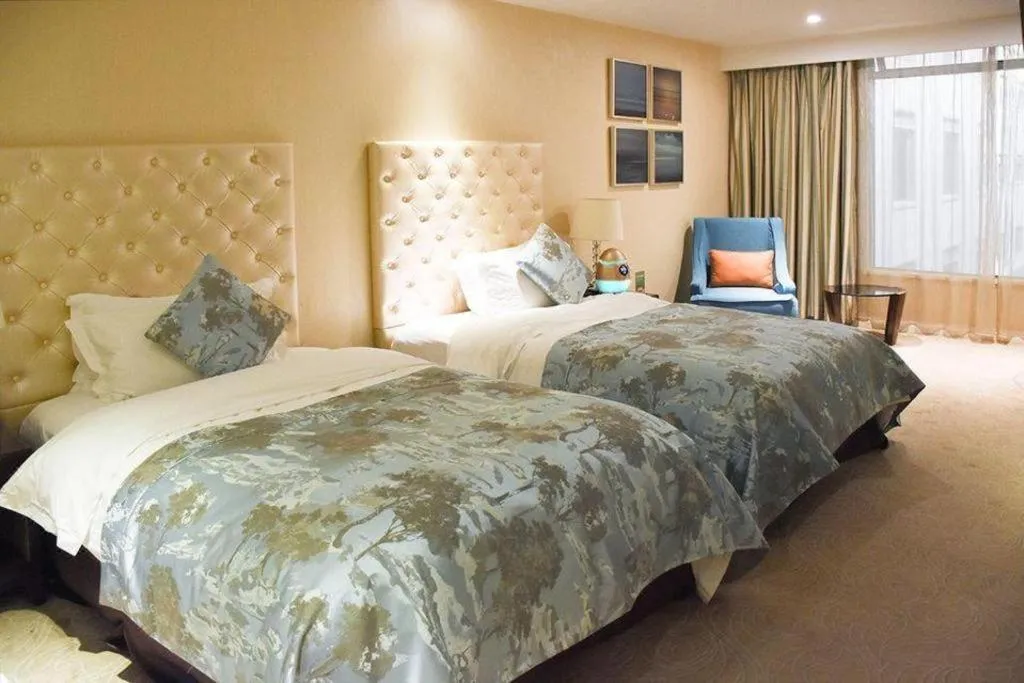Bed in Dongfang Jianguo Hotel Wuhan