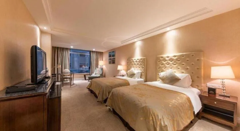 Bed in Dongfang Jianguo Hotel Wuhan