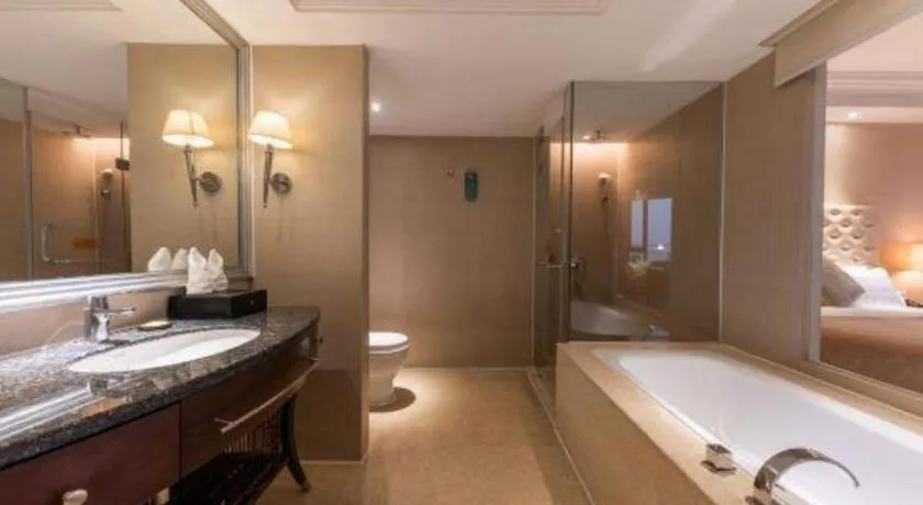 Bed in Dongfang Jianguo Hotel Wuhan