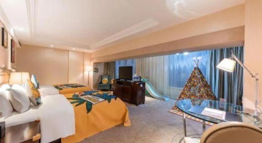 Bed in Dongfang Jianguo Hotel Wuhan