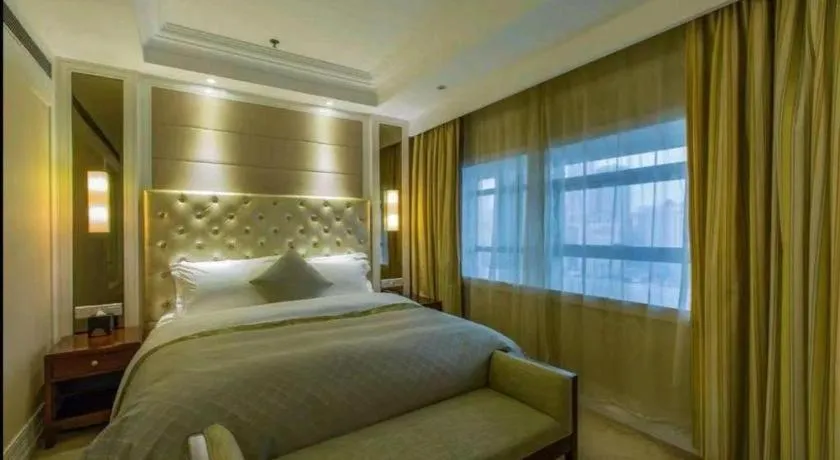 Bed in Dongfang Jianguo Hotel Wuhan