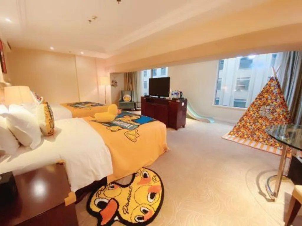 Bed in Dongfang Jianguo Hotel Wuhan