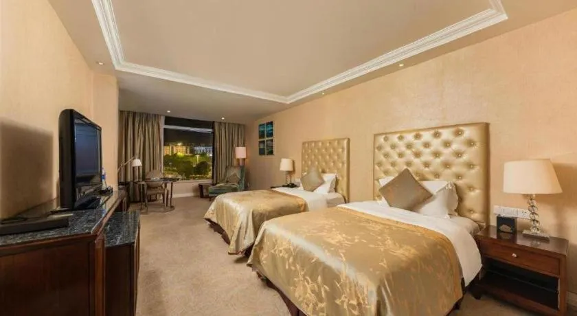 Bed in Dongfang Jianguo Hotel Wuhan