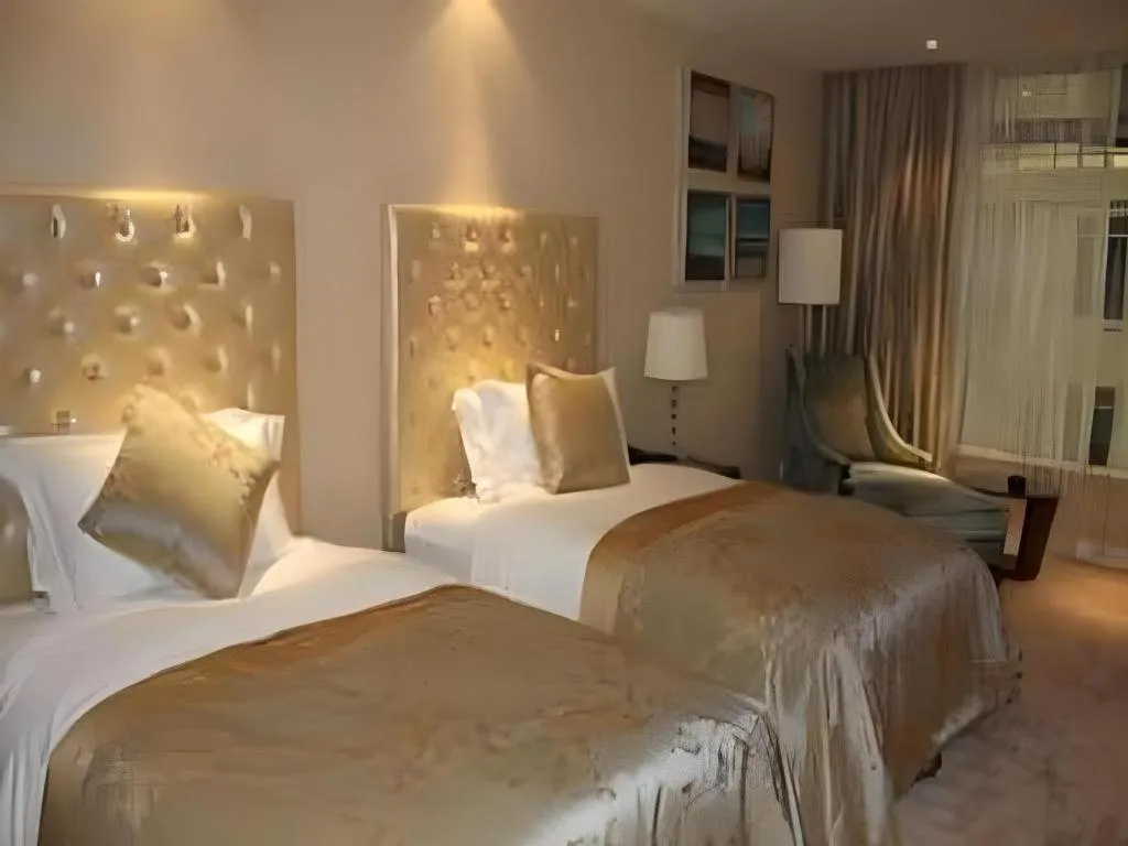 Bed in Dongfang Jianguo Hotel Wuhan