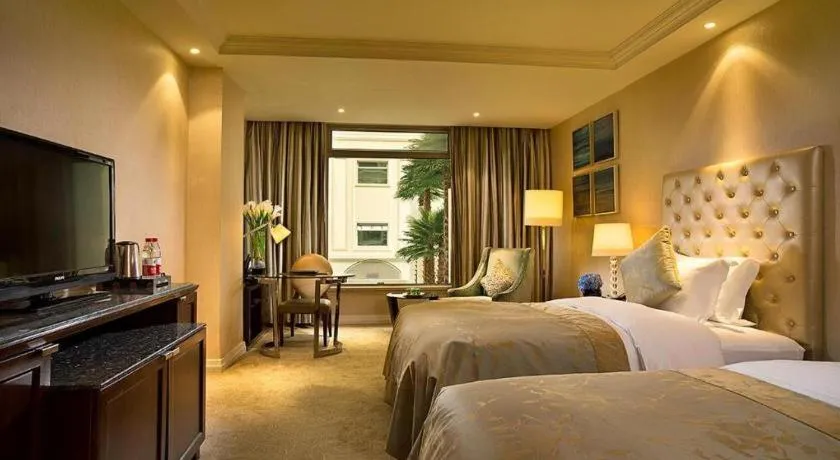 Bed in Dongfang Jianguo Hotel Wuhan